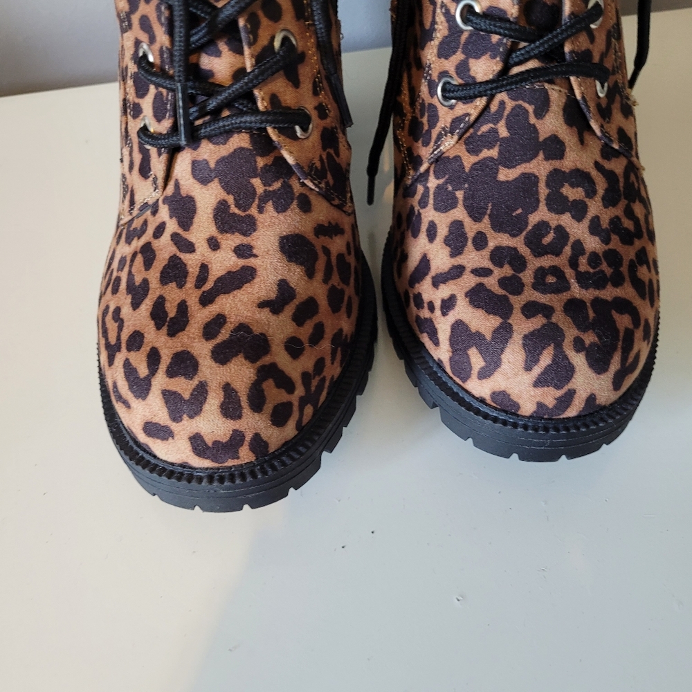 Torrid Leopard Lace Up Hiker Bootie, BNWT, Size 8 - Picture 3 of 12